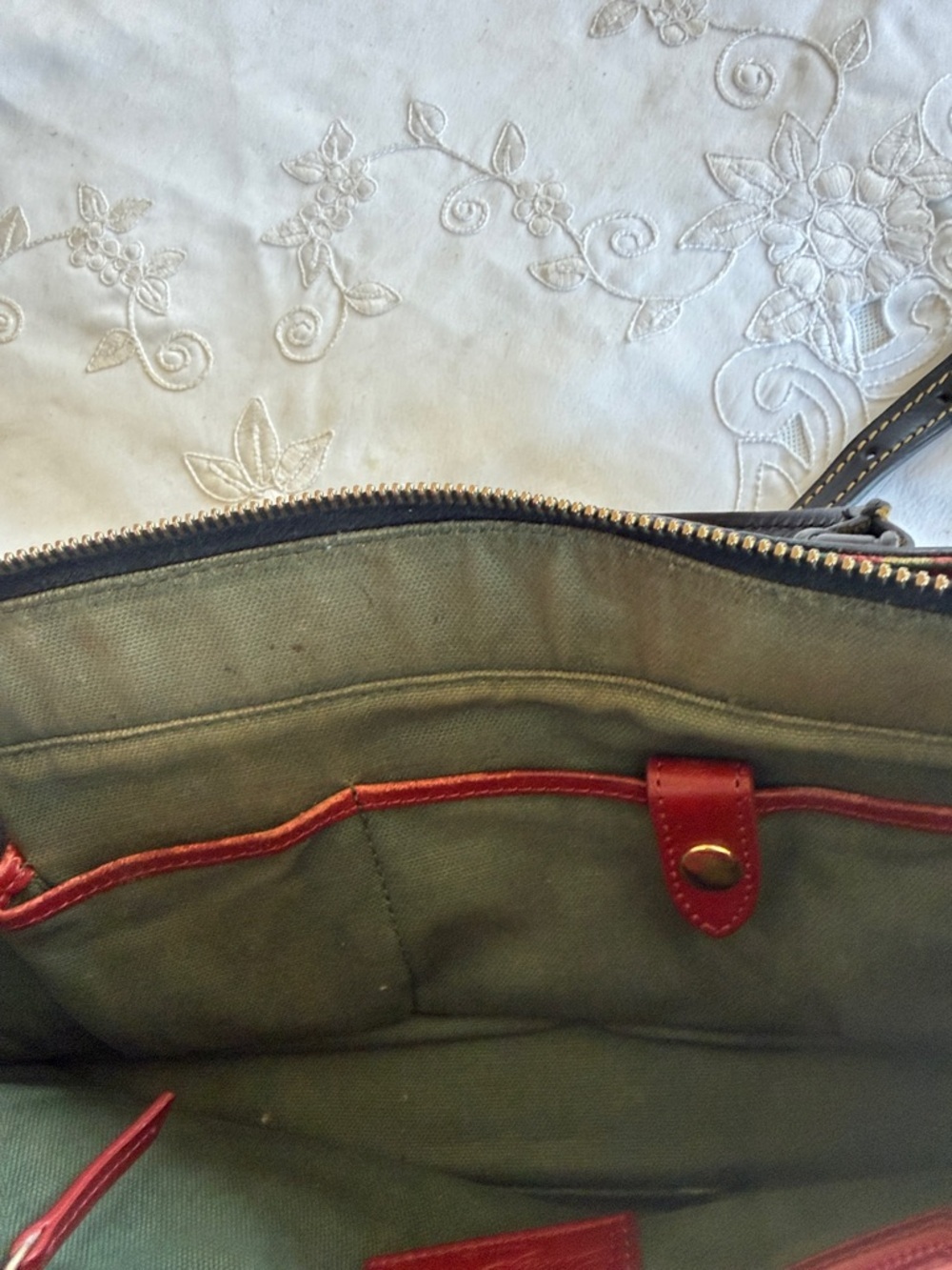 DOONEY & BOURKE ladies, red plaid purse, excellent condition - Picture 8 of 10